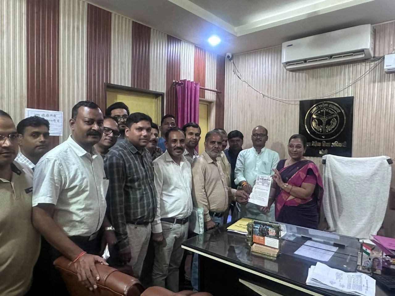 जनगणना ड्यूटी पर शिक्षकों का हल्लाबोल, बीएसए कार्यालय में गूंजा विरोध; बोले—मनमानी बर्दाश्त नहीं!