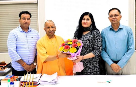 लखनऊ में योगी से मिले बिथरी के विधायक, पत्नी और पूर्व प्रधान भी रहे साथ; क्या है सियासी संदेश?